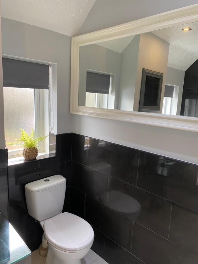 Large Home, Close To Bhx, Nec, Jlr, 4 Double Beds! Бирмингем Экстерьер фото